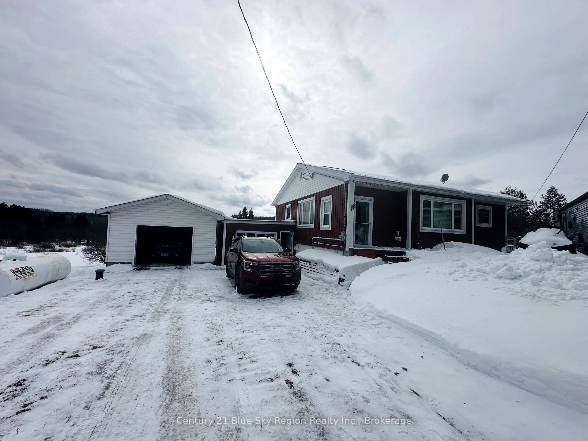 Welcome to country living at 405 Highway 654 W in Callander !