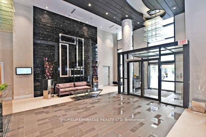 Unobstructed 1 1 unit located in prestigious neighborhood of Langstaff.