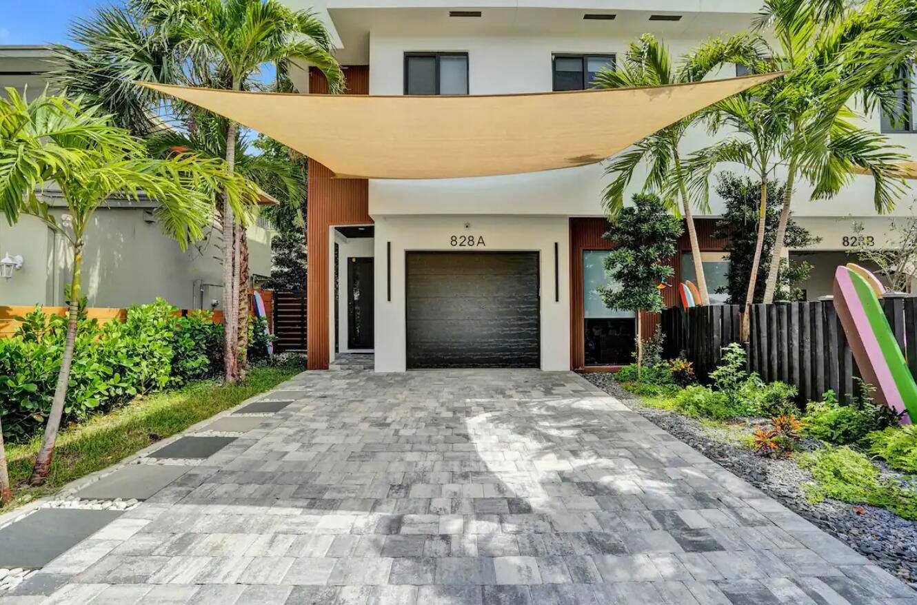 Stunning 2024 new construction in the heart of Fort Lauderdale !