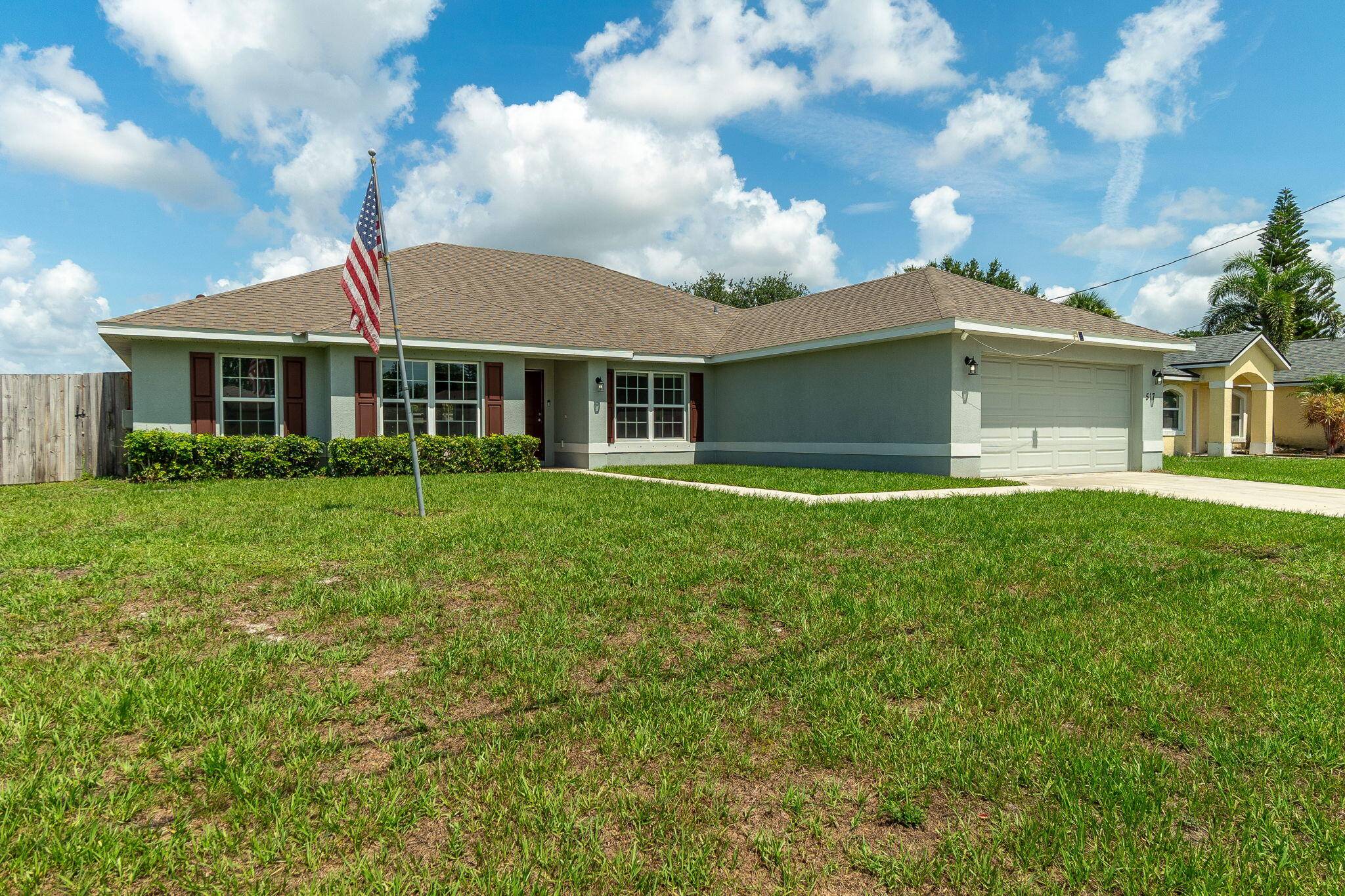 Welcome to modern living in the heart of Port Saint Lucie !
