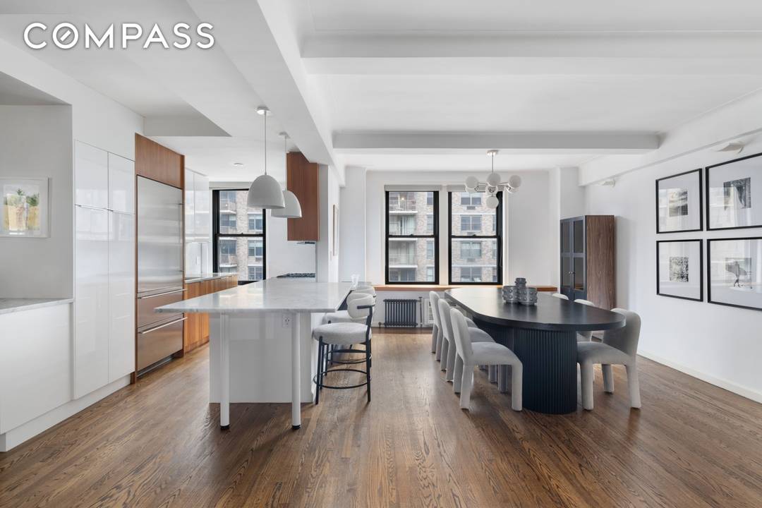 High Floor Renovated 3BR Over 1, 850 SF Full Service Building This beautifully renovated, grand scale three bedroom, two bath residence spans over 1, 850 square feet and offers the ...