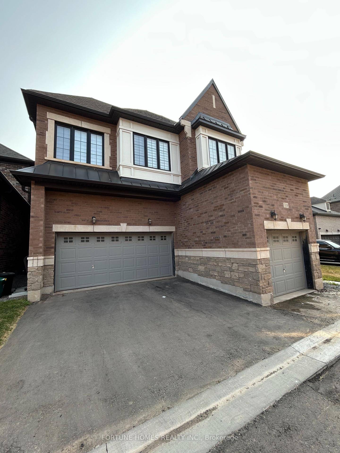 tunning 3169 Sq Ft Detached Home Located In One Of Oakville's Most Desirable Neighbourhoods Welcome To 3318 Millicent Ave !