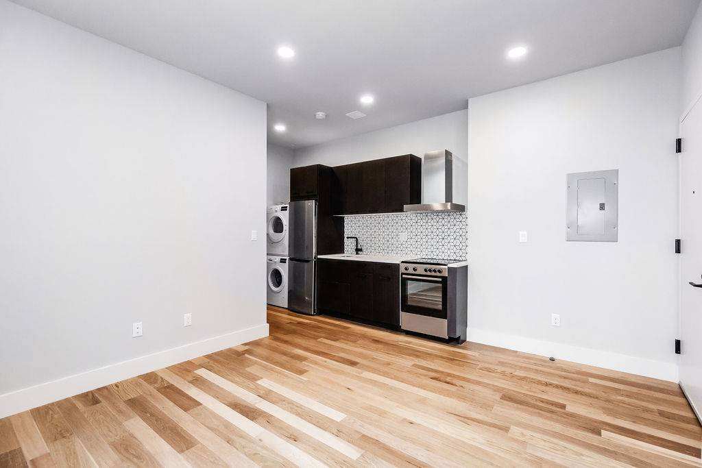 Beautiful 1 bedroom, 1 bath residence featuring stainless steel appliances, in unit washer dryer, marble bathrooms, and spacious closets with open Southern facing views.