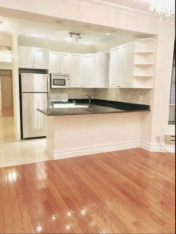 Beautiful amp ; Perfect 2 bedroom available for August !