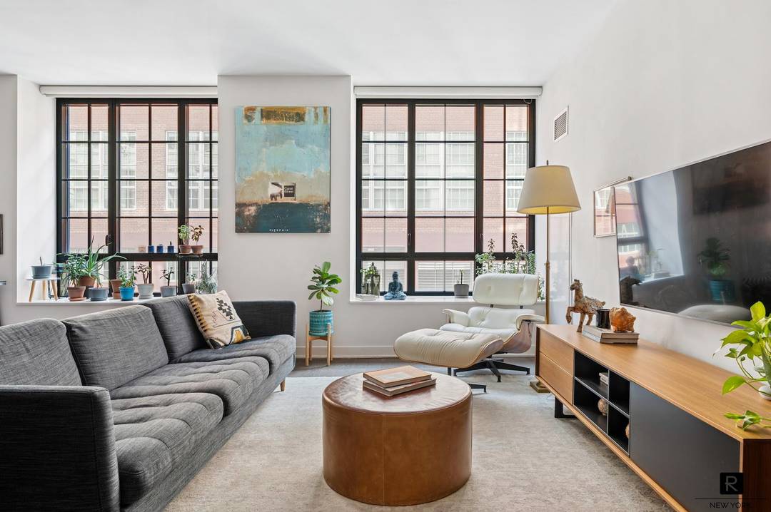This rarely available 2 bedroom, 2 bath C Line apartment at 205 Water Street offers nearly 1, 300 SF of luxury in one of Brooklyn s most desirable neighborhoods.