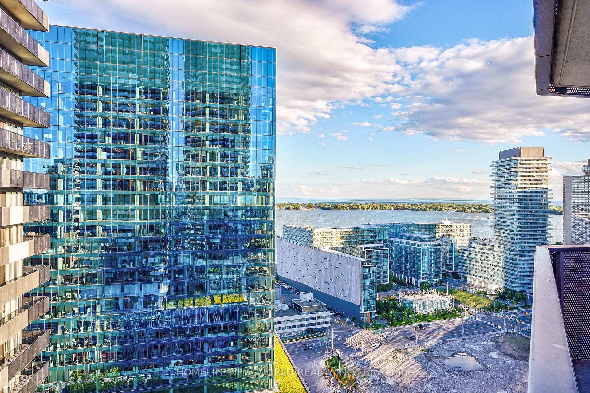 The best of city, lake, Toronto life elegance in this stunning 1 bedroom 518 sq feet, 1 bathroom condo located on the 27th floor of the great Sugar Wharf Condominiums ...