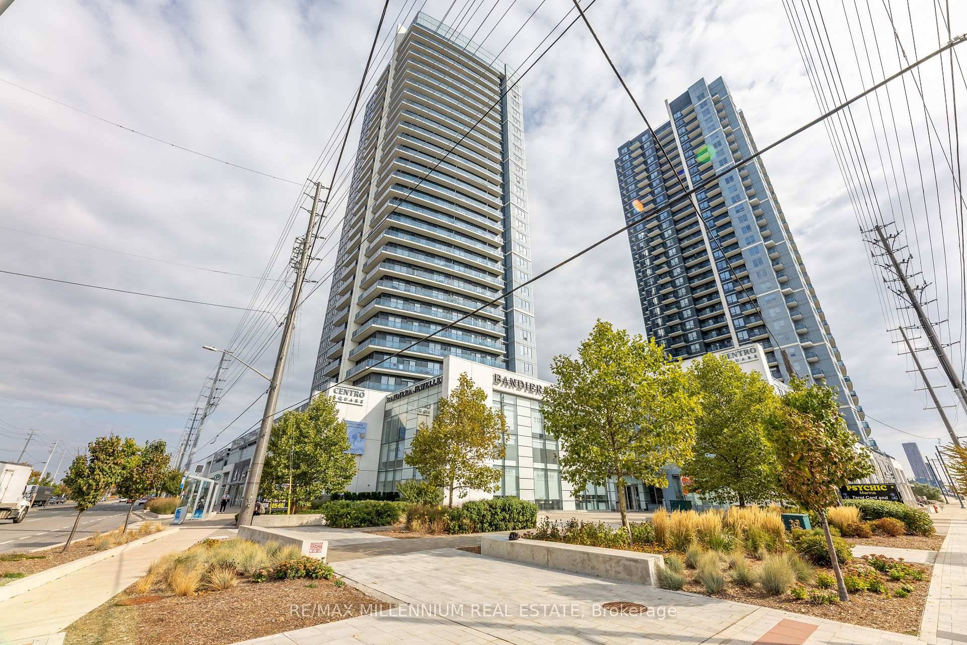 Client Remarks ! ! Ultimate Vaughan Lifestyle 1 Bedroom Den !