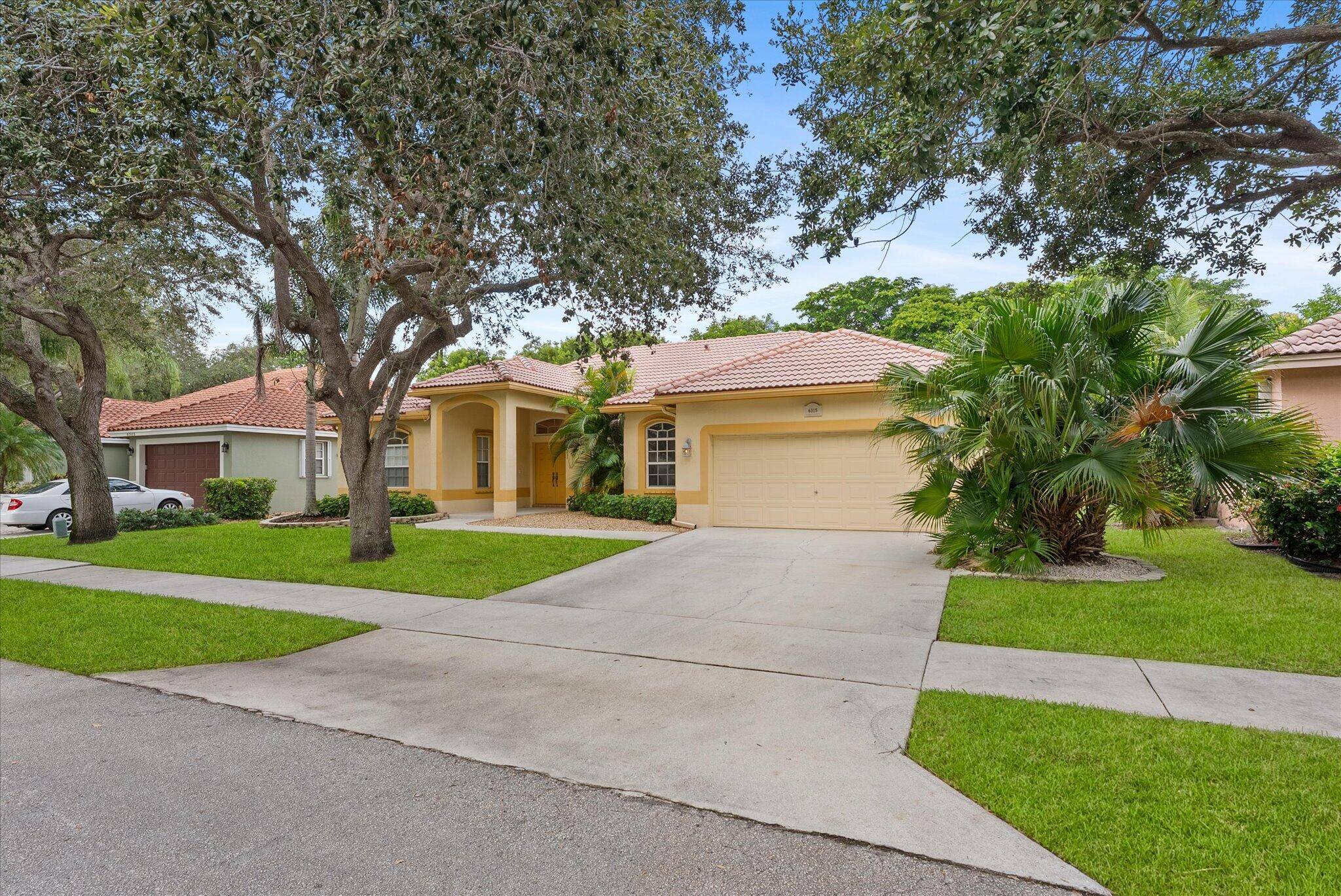 Welcome to this stunning one story pool home in the highly desirable Winston Park Section 3 !