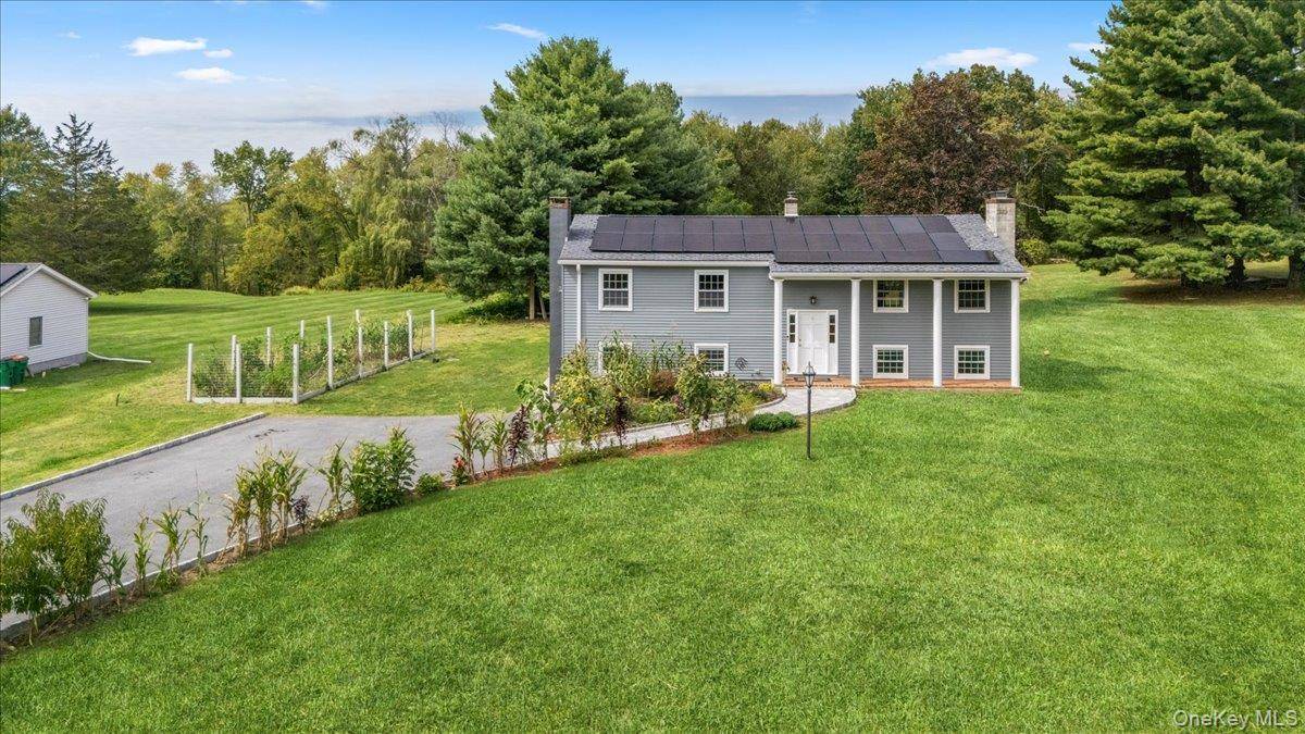 This stunning over 2, 300 sq ft updated raised ranch in the highly desirable Arlington School District is truly move in ready modern, stylish, and absolutely nothing left to do.