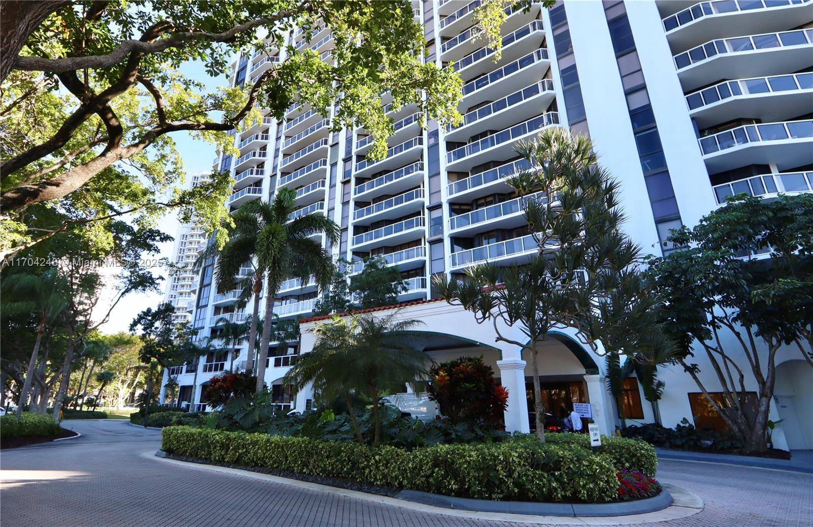 LUXURY CONDO IN AVENTURA'S WATERWAYS HARBORSIDE !