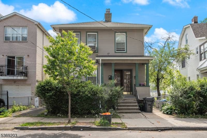 Excellent two family opportunity in desirable Lower Vailsberg section of Newark !