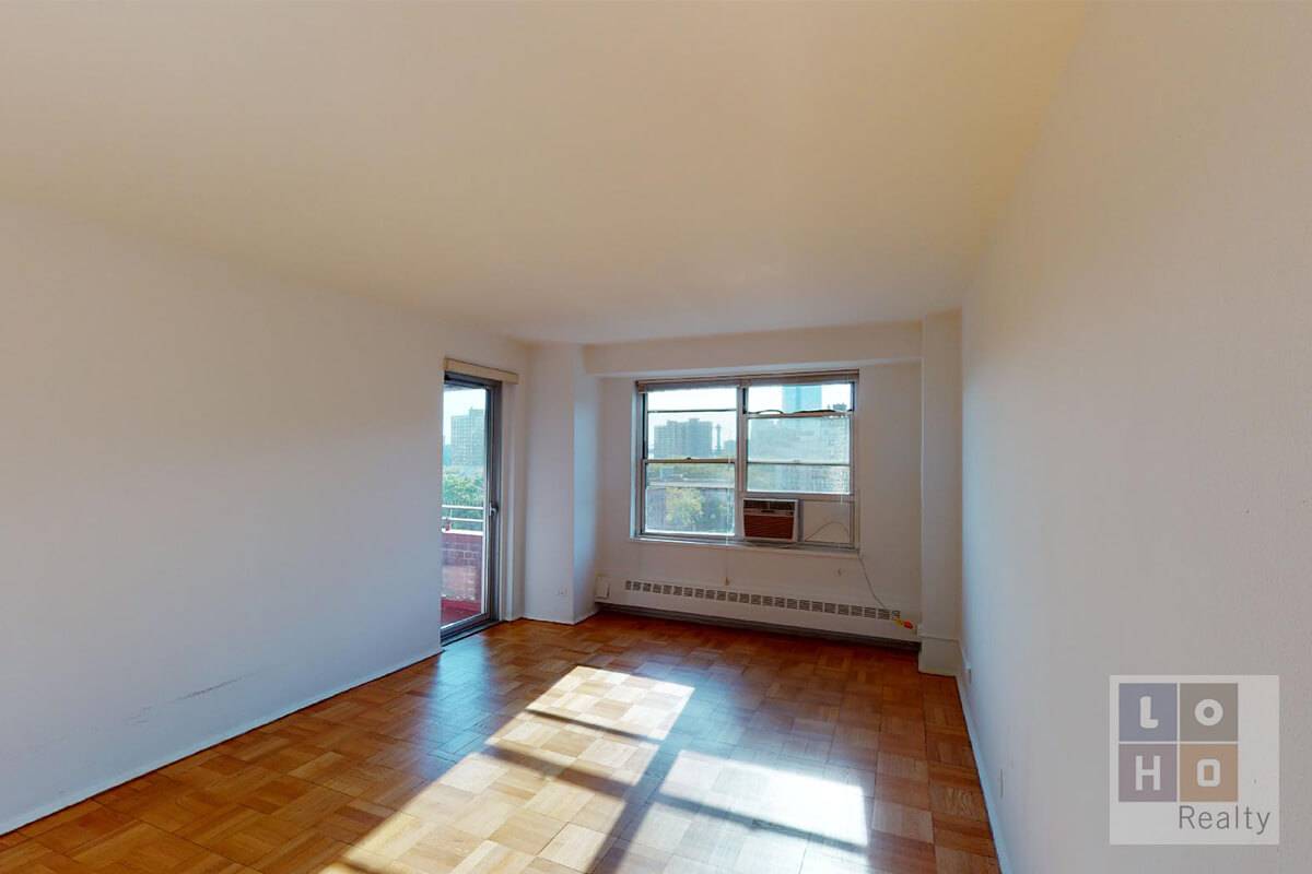 When you step into this apartment, you'll immediately be drawn in by the wonderful light streaming into the living room through the triple width picture windows.