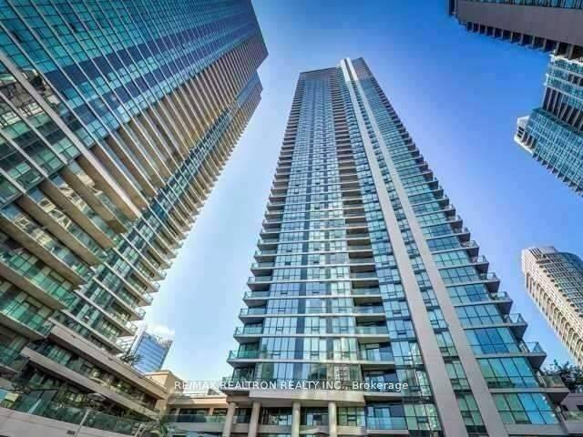 Spacious 1 Den at Success Tower For Rent.