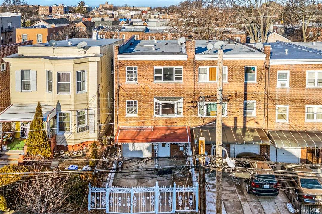 Welcome to a fully renovated brick semi detached house with 8 bedrooms amp ; 3 baths with a private driveway amp ; garage and large fenced backyard in the Williamsbridge ...