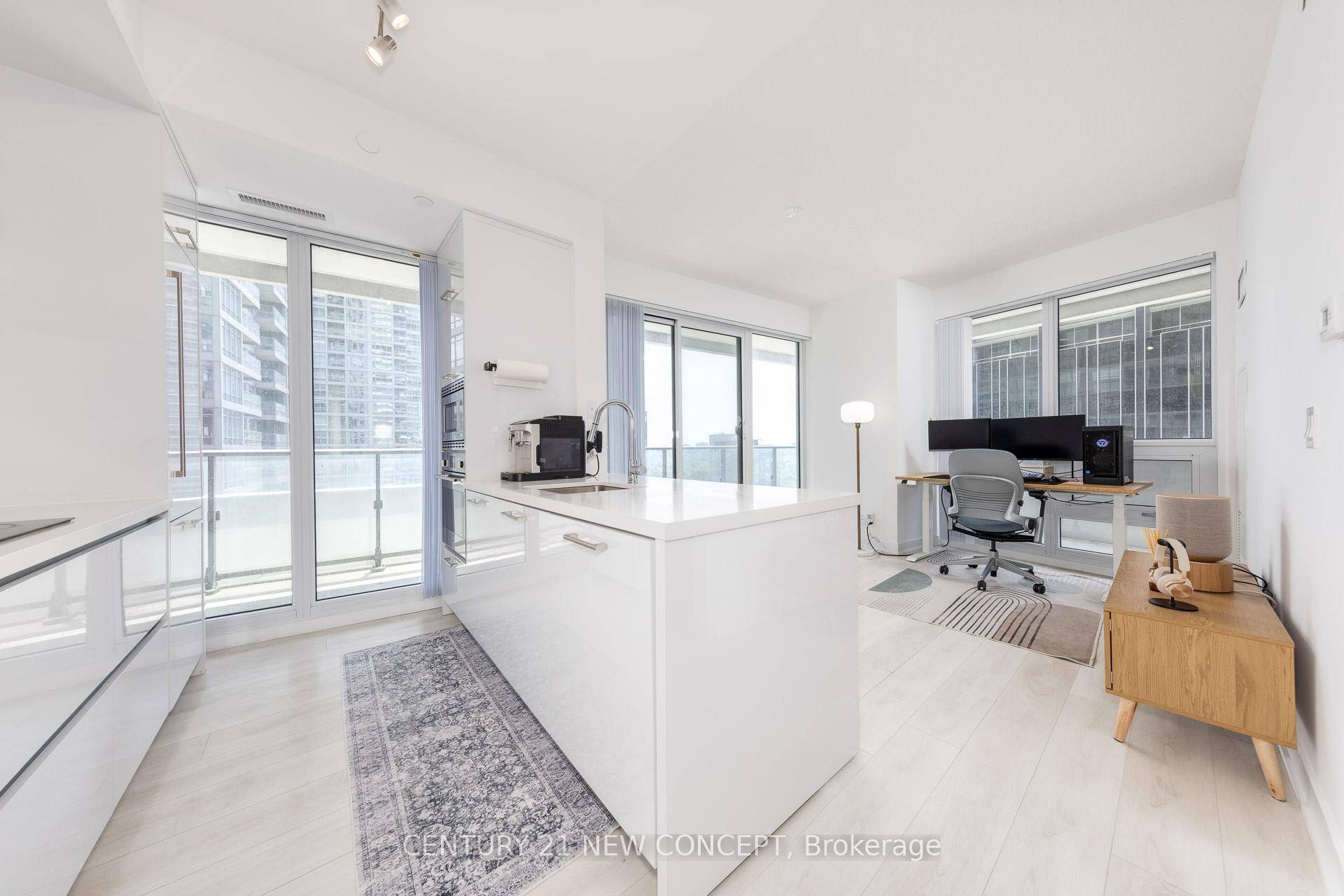 Modern 1 bedroom corner unit with 531 sqft.