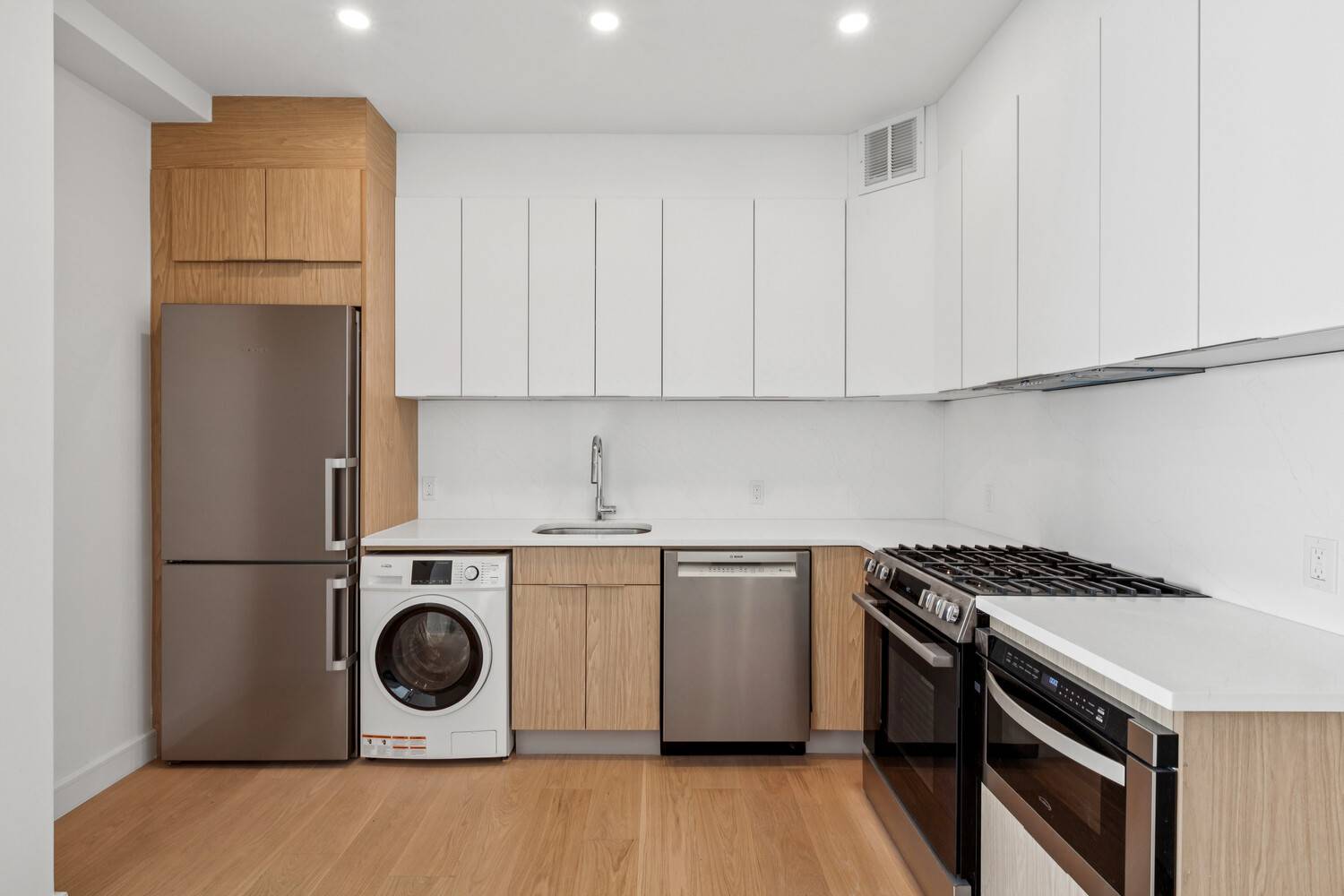 Sponsor Sale No Board Approval Welcome to Apartment 15D at 200 East 58th Street a beautifully renovated flex 2 bedroom, 1 bathroom residence in a full service building.