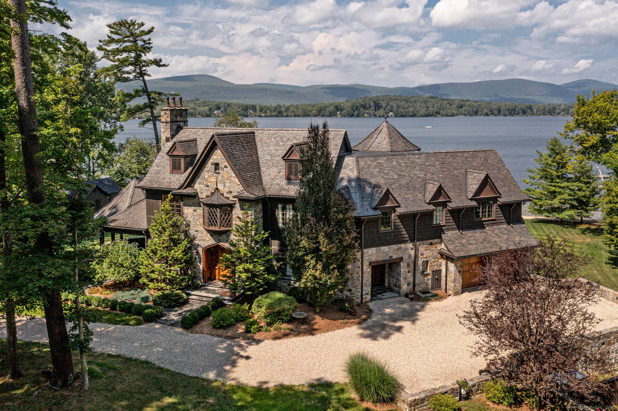 Seize the best value on Twin Lakes !
