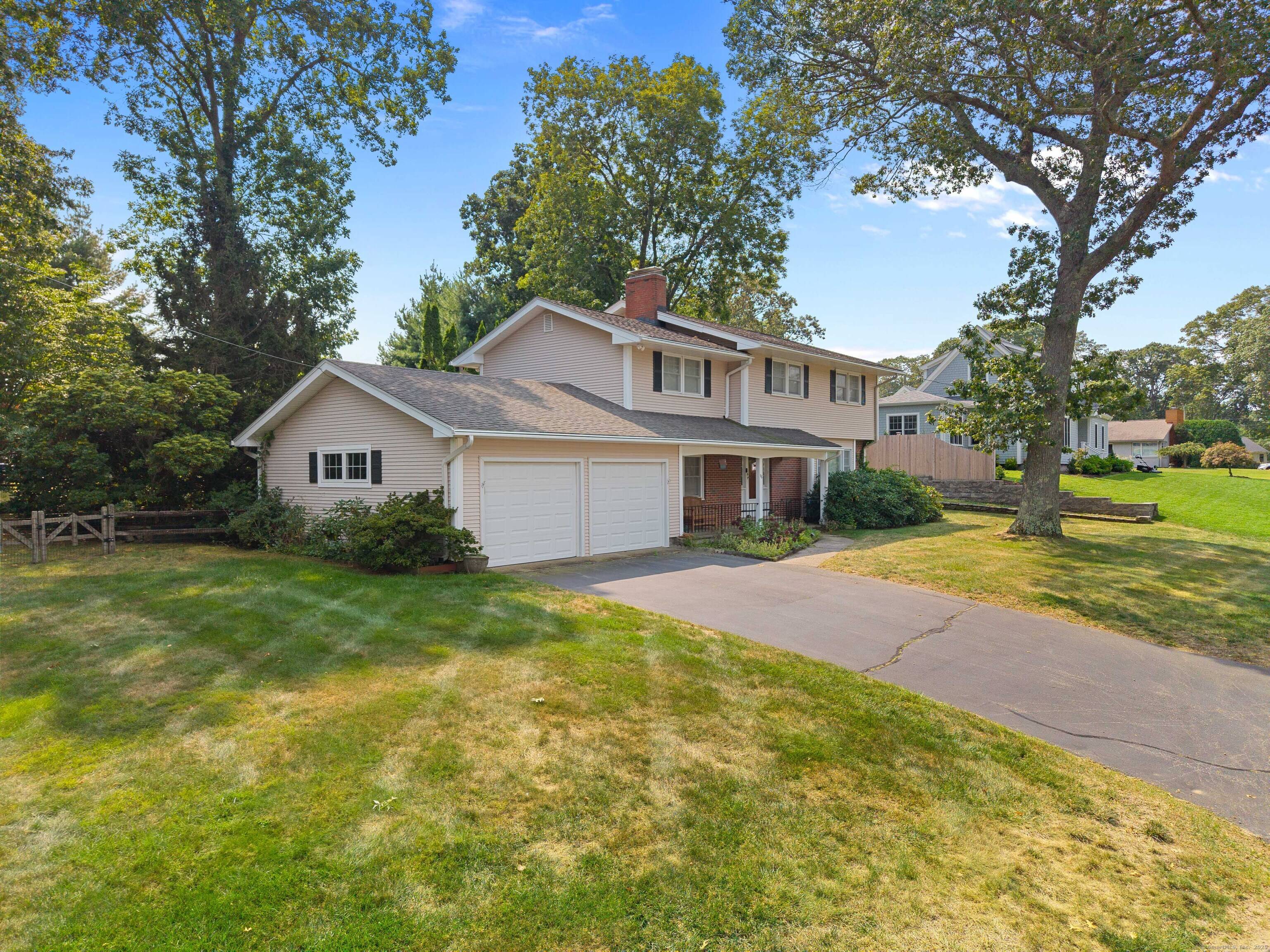 Located on a corner lot in the District of Fenwood with views of the water, this house has all of the comforts of home.