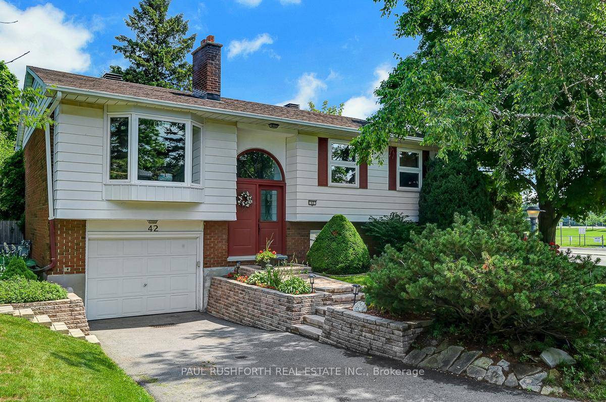 OVERSIZED PRIVATE LOT. MATURE BARRHAVEN.