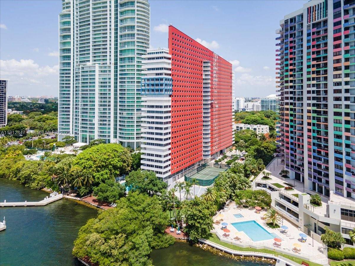 Iconic Imperial designed by renowned firm Arquitectonica, known for its bold geometric, modernist design, offers a very special Brickell experience.