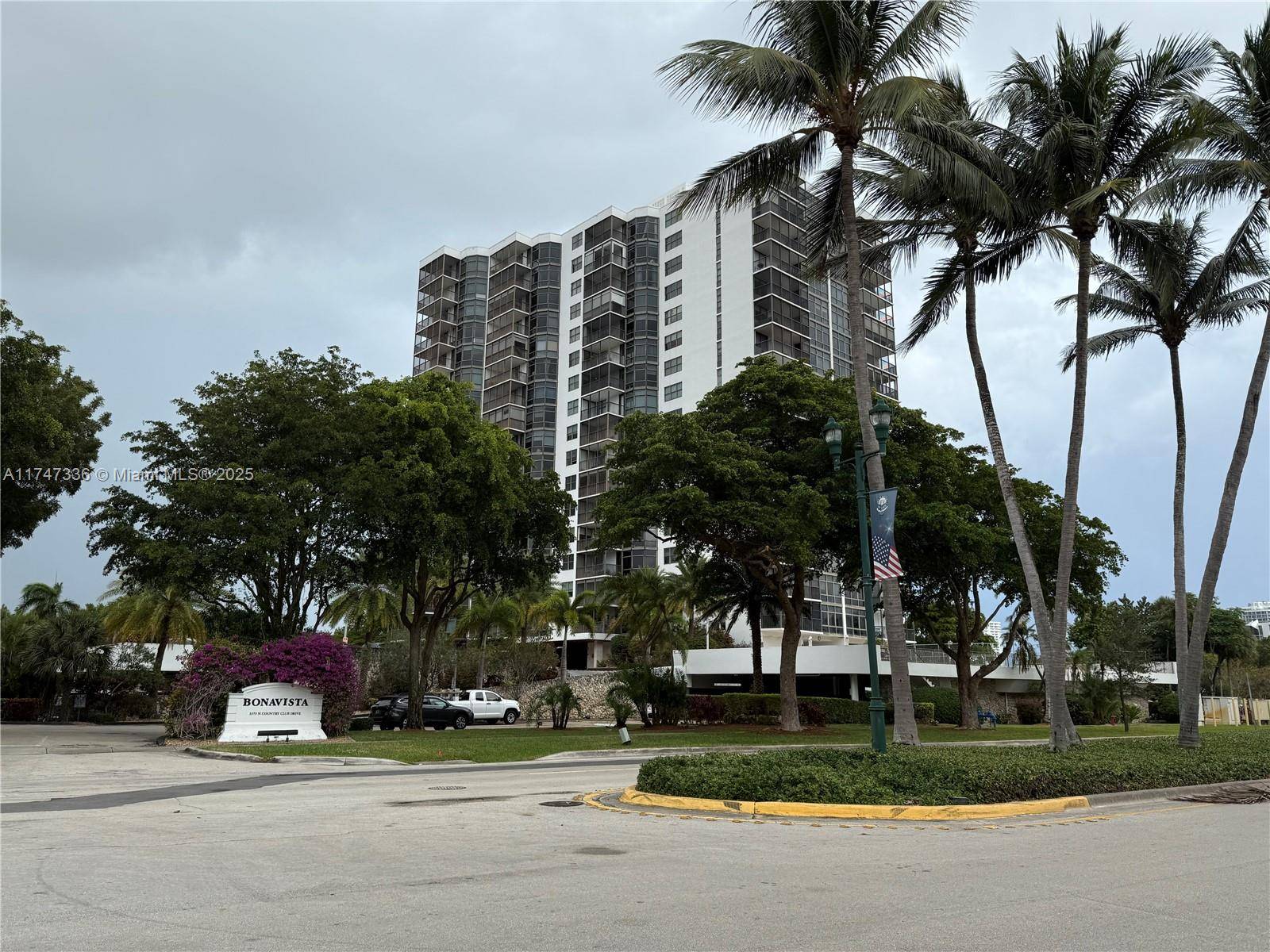 Spacious 2 bedroom residence featuring a large living room, kitchen, and a generous terrace overlooking the Aventura golf course.