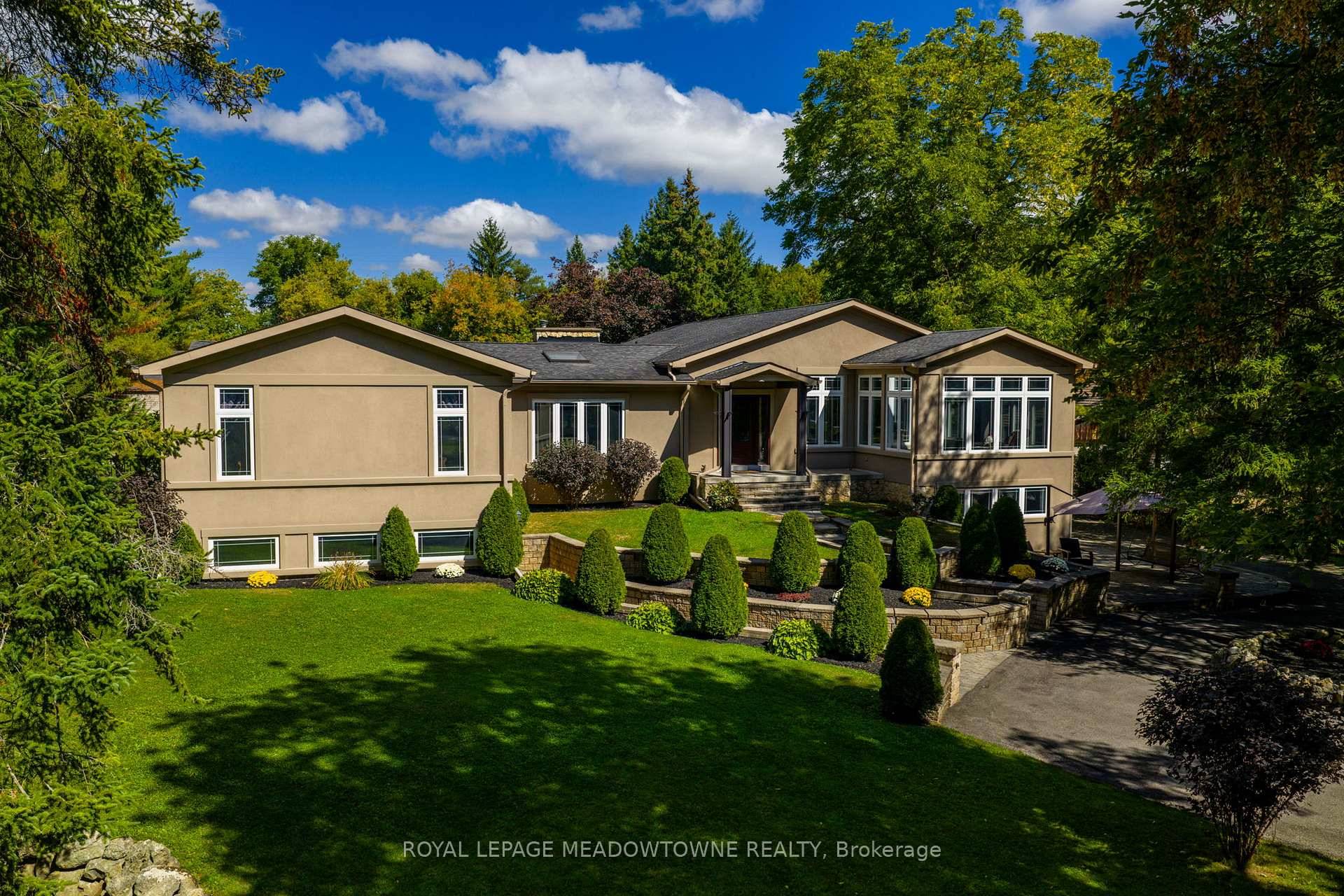 Welcome to this incredible rural property in Acton !