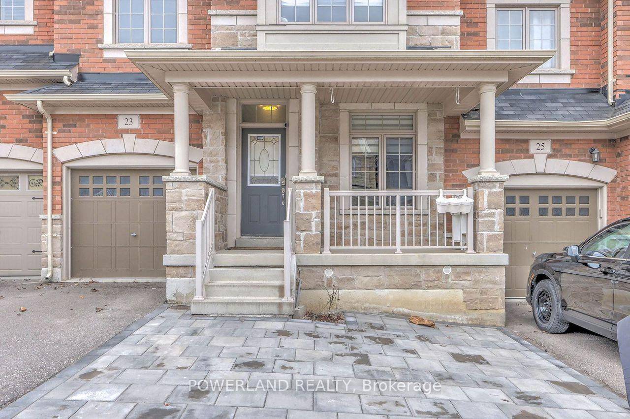 Fully Upgraded, Bright amp ; Spacious 4 bedroom Townhome In Prestigous Berczy Community !