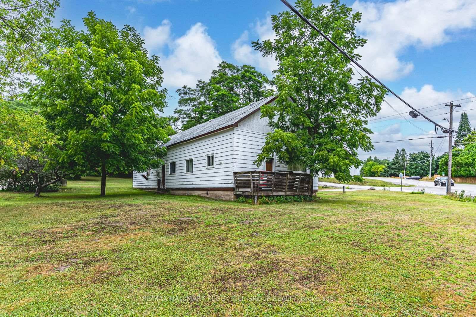 DUPLEX WITH HARBOUR VIEWS SET ON OVER HALF AN ACRE PERFECT FOR INVESTORS OR MULTI GENERATIONAL FAMILIES !