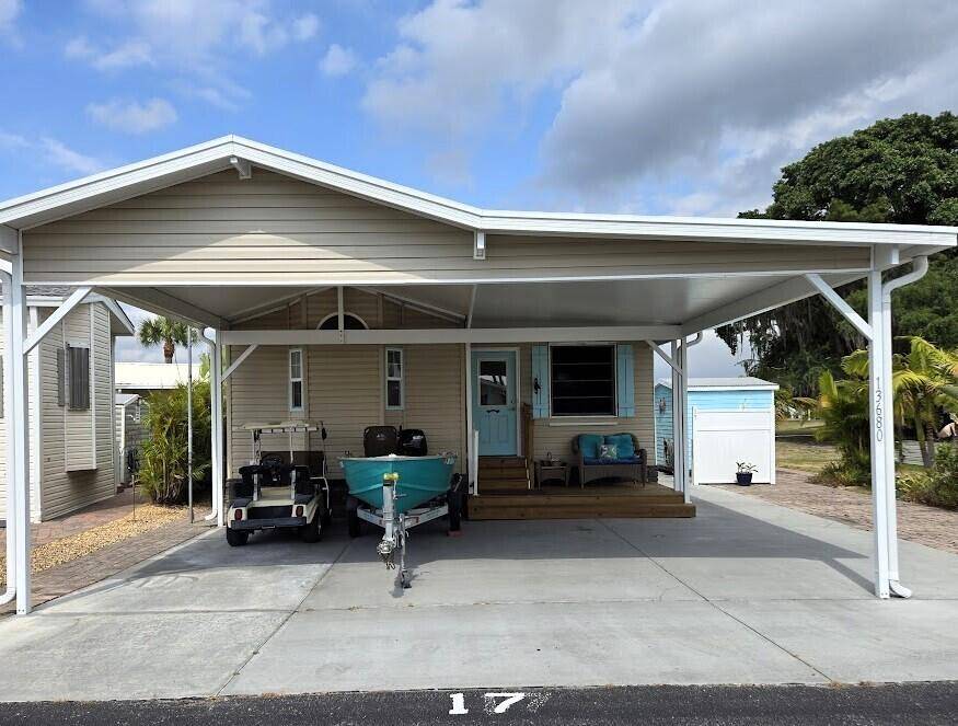 BLUE CYPRESS GOLF RV RESORT Exquisite 1 bd 1 ba 2014 home w 908 lvg sf 3, 031 total sf.