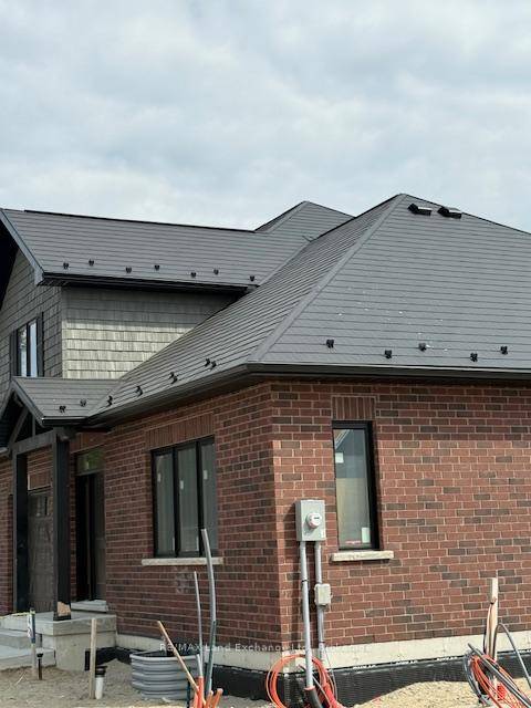 Bradstones Mews is the newest upscale townhome development in Kincardine, consisting of 36 residences located just a short distance to the beach and the downtown core.