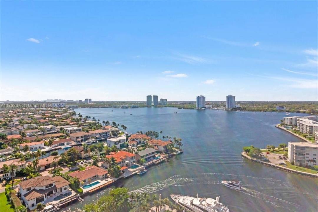 SPECTACULAR PANORAMIC VIEWS FROM THIS HIGH FLOOR FULLY RENOVATED CONTEMPORARY HOME IN THE SKY FEATURING 36 PORCELAIN TILE FLOORS THROUGHOUT, MODERN KITCHEN W STAINLESS STEEL APPLIANCES, WALK IN CLOSETS, EXTRA ...