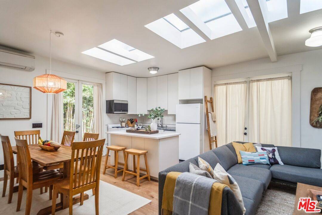 710 6th Ave 1BR Marina Del Rey La
