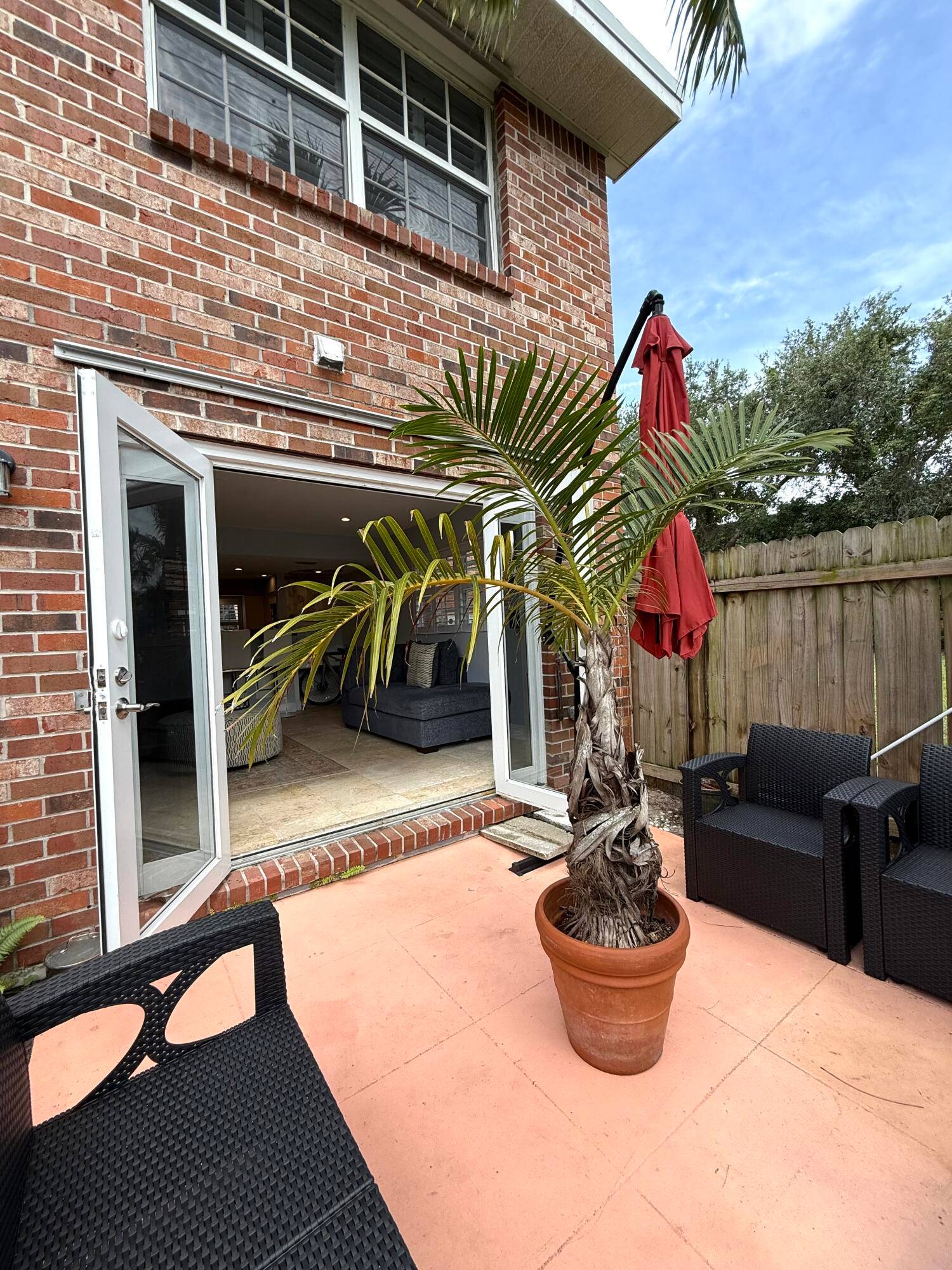 Charming dollhouse just minutes from the beach, fully remodeled with 2 bedrooms and 1.