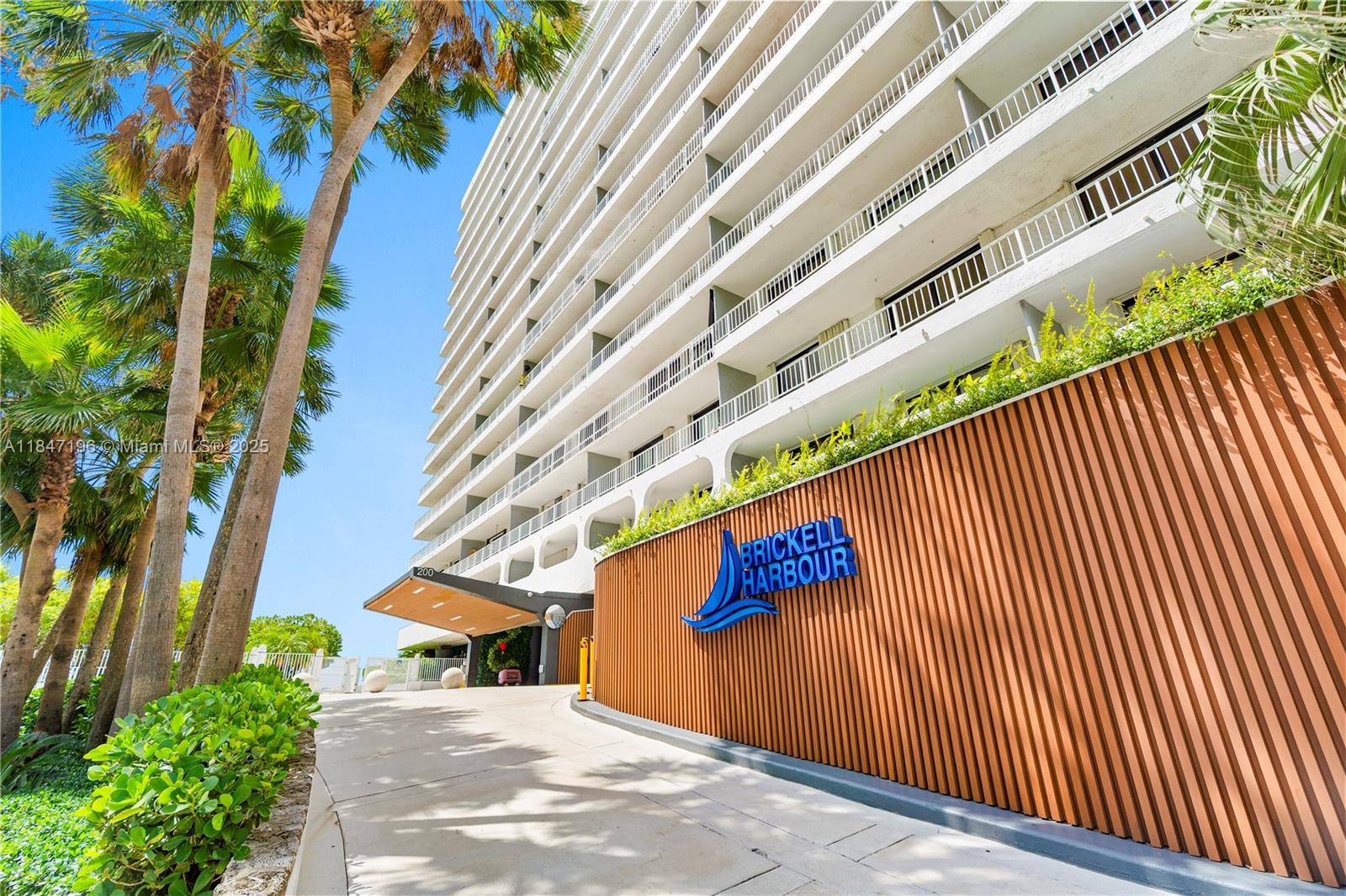 Investor Opportunity Rented Until August 2026 !