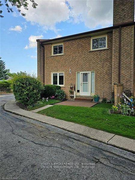 LOOKING FOR AN A TENANT FOR THIS BEAUTIFUL, NORTH END NIAGARA TOWNHOME IN A QUIET AREA AND DESIREABLE AREA.