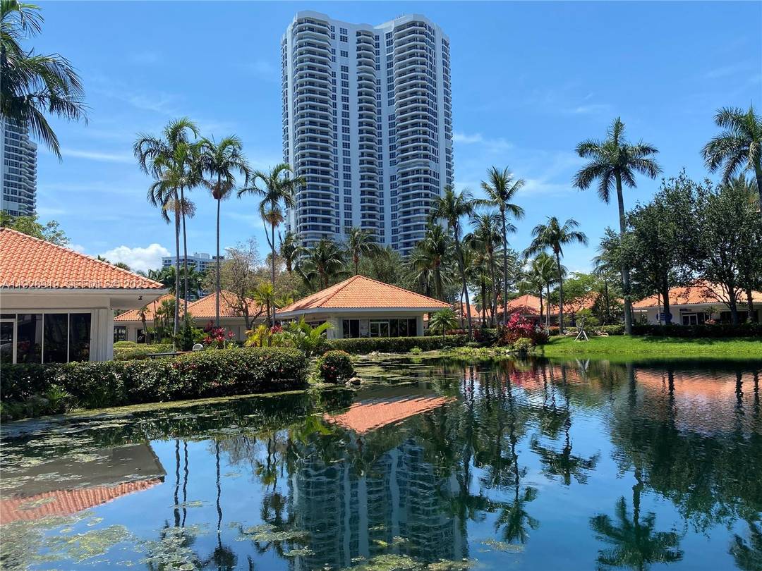Waterfront Oasis in the Heart of Aventura !