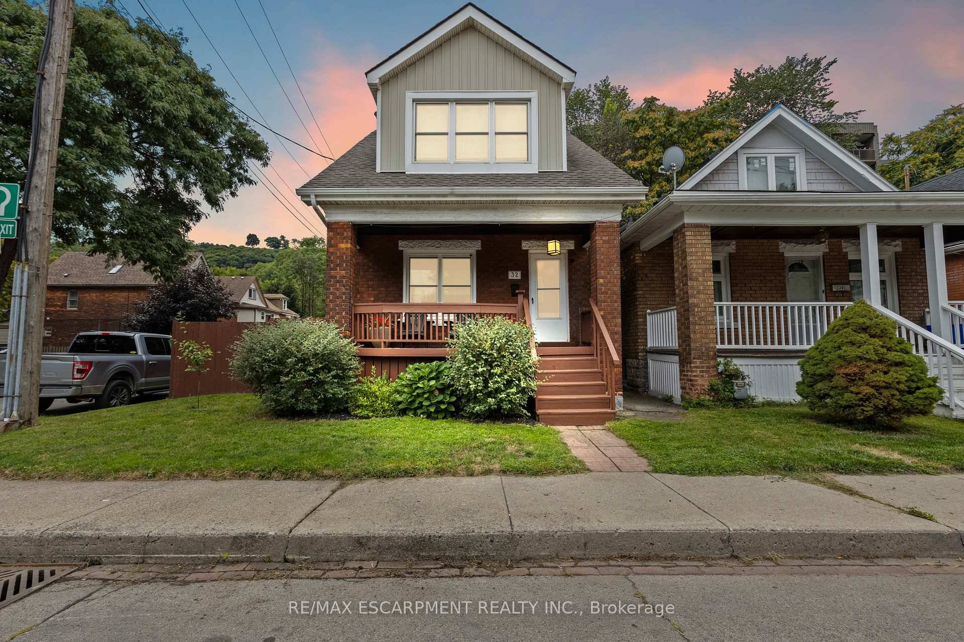 Welcome to 32 Webber Ave !