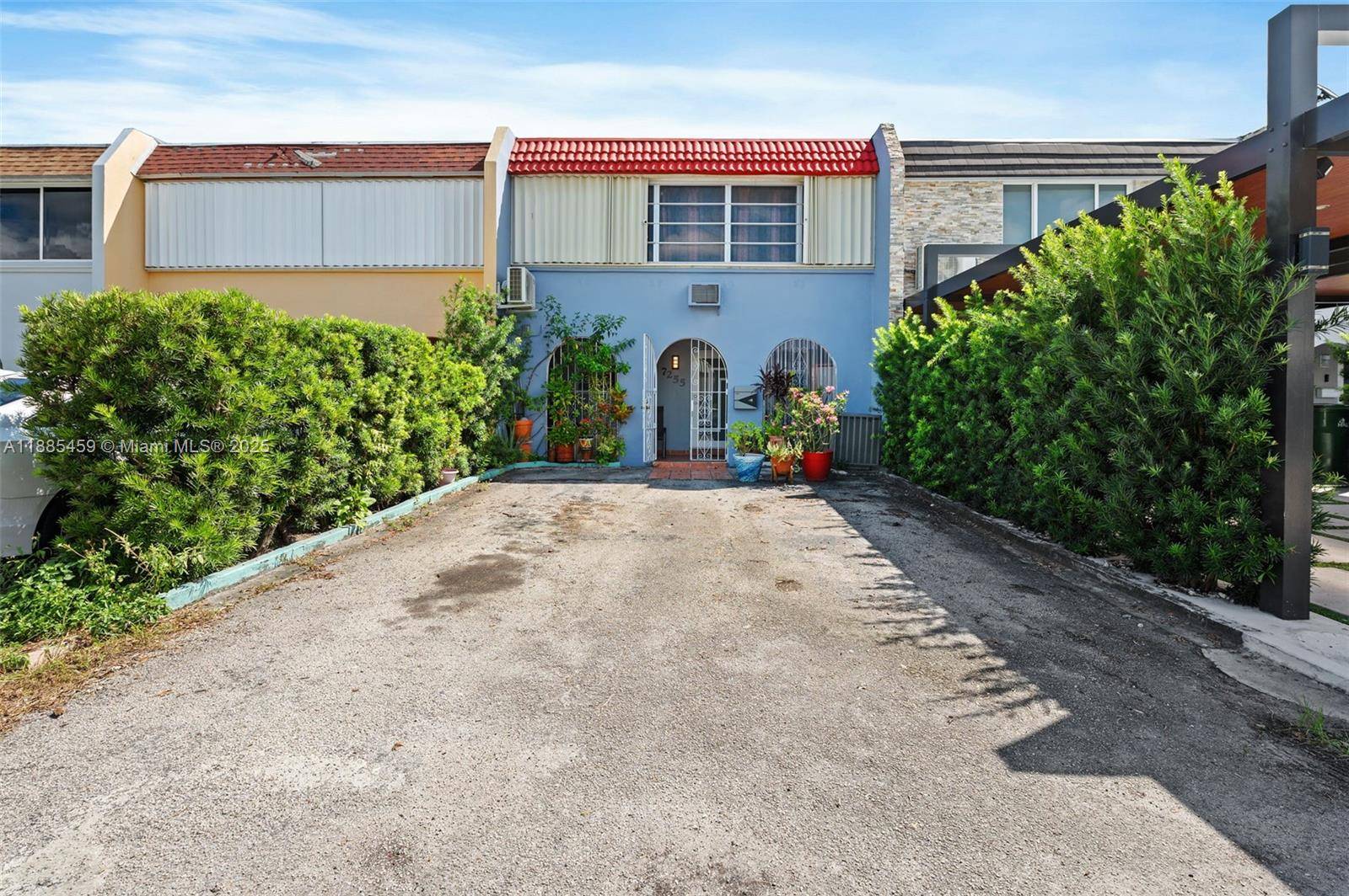 Located in a convenient, well connected Hialeah neighborhood, this bright and stylish 2 bed, 2 bath townhome also offers a cozy third flex room perfect for a child s bedroom ...