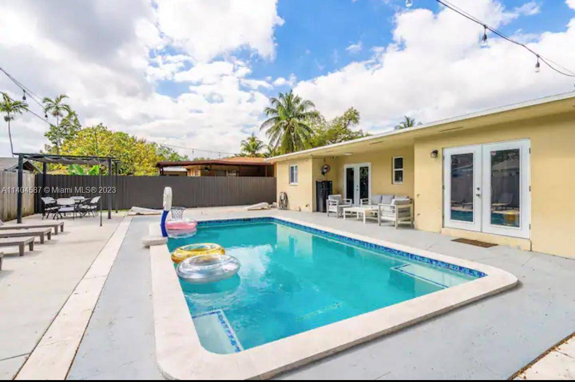 Welcome Home to This Beautifully Maintained 4 Bedroom, 2 Bathroom Home Located 10 Minutes From the Gorgeous Miami Beaches !