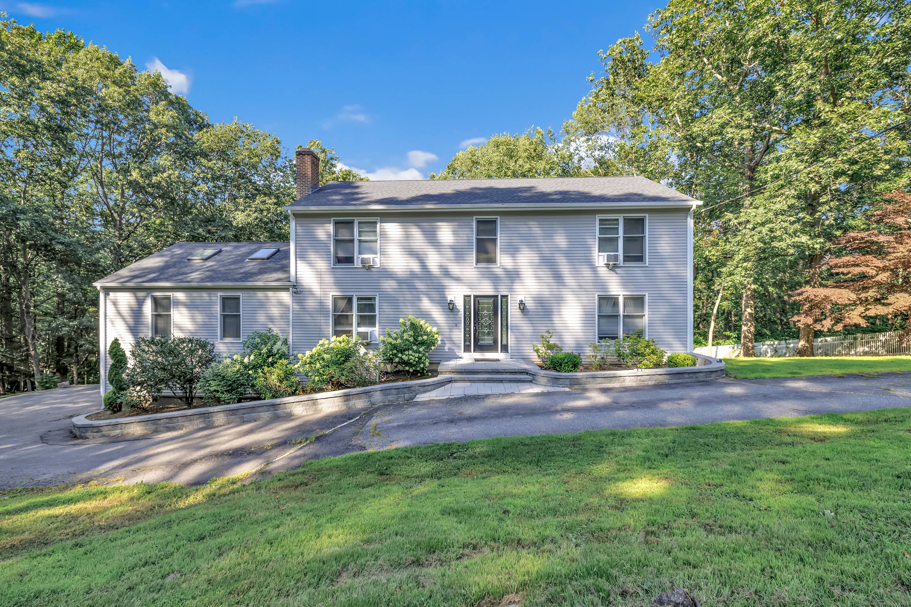 Turnkey Colonial located in a great White Hills neighborhood.