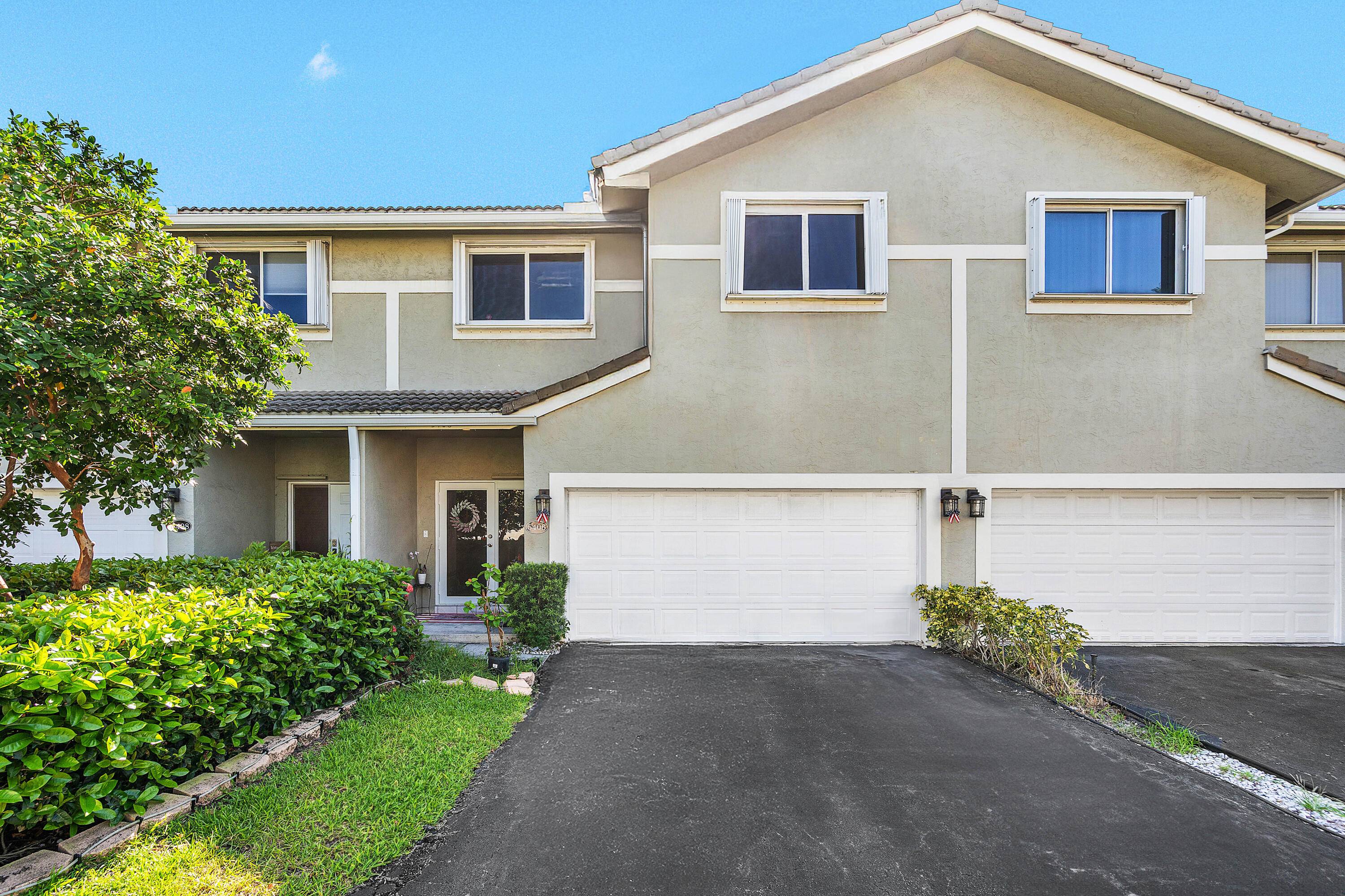 Must See Townhome in Lighthouse Pointe Villas Prime Location, Just Minutes from the Beach !