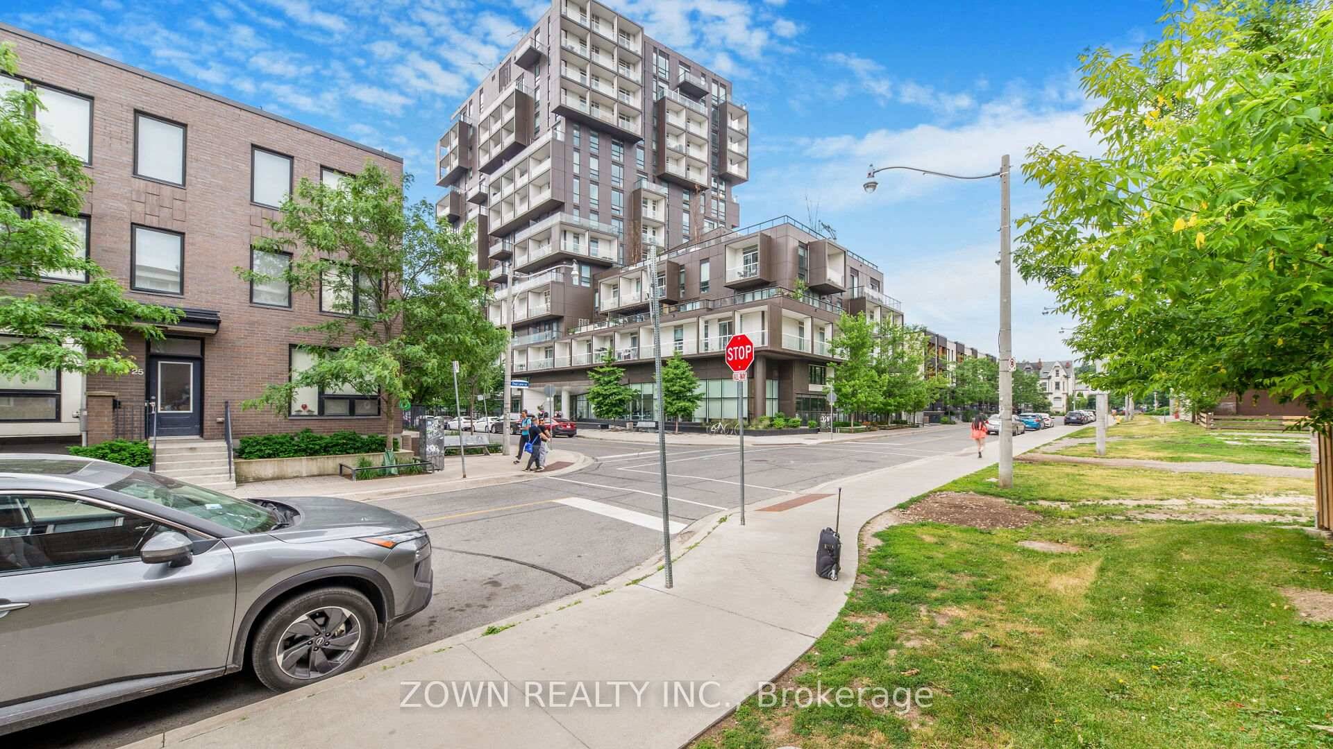 Welcome to this beautifully designed 2 bedroom, 2 bathroom corner suite at the prestigious Tridel SQ2.