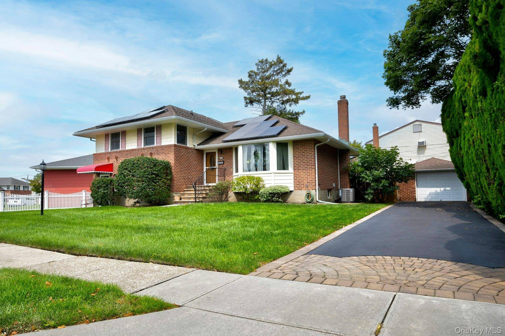 Beautiful brick split level located in Bethpage Hahn Estates, Island Trees schools, low taxes, 4 bedrooms, 3 full baths, wood floors, new Central AC, granite Eik, huge den Or 5th ...