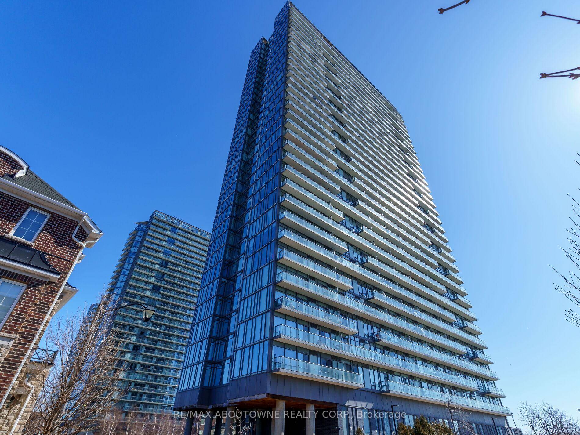 STUNNING PANORAMIC LAKE VIEWS Gorgeous 2 1 bed, 2 bath waterfront condo with clear captivating lake amp ; city views.