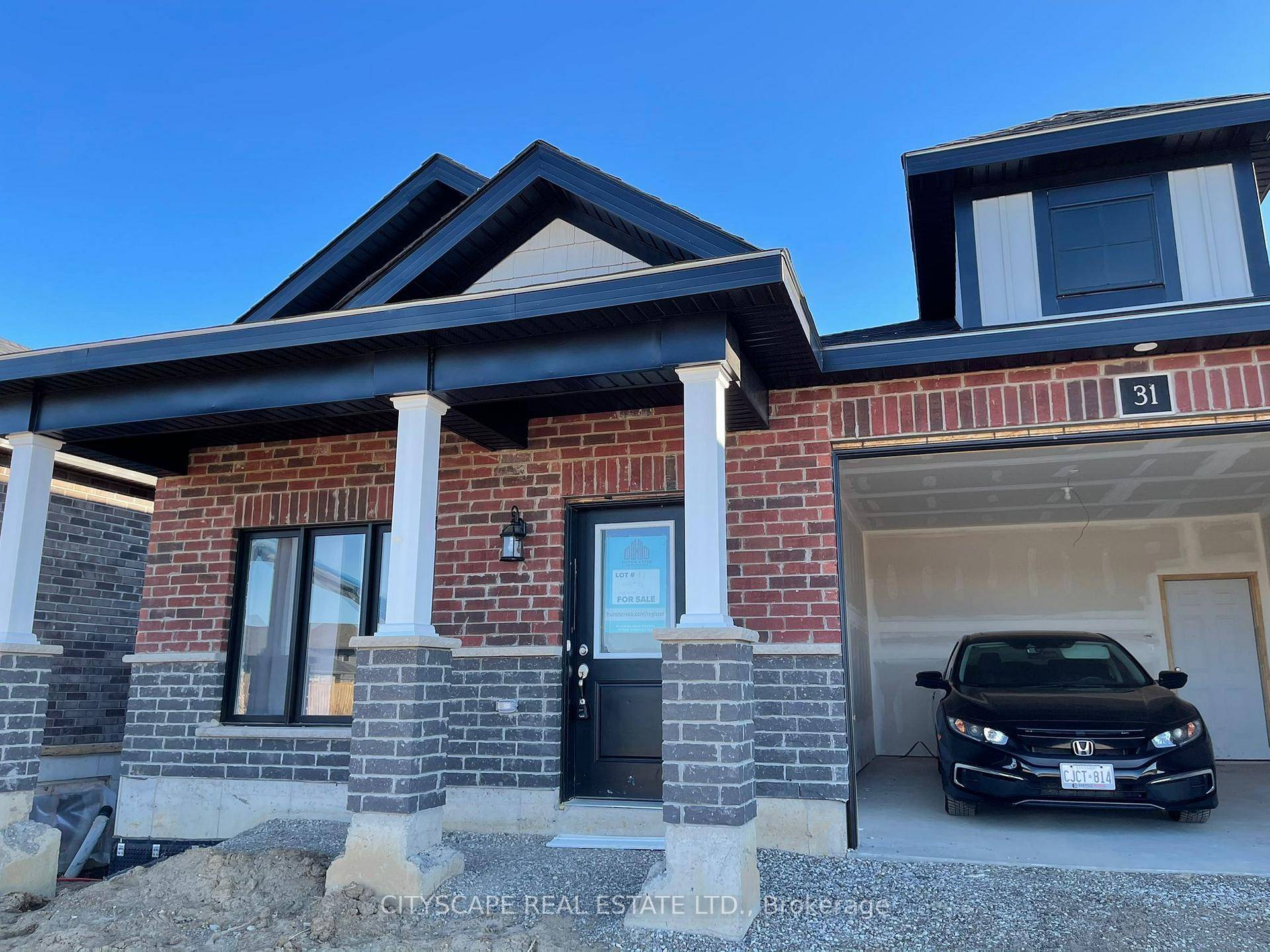 Modern Brand New Unit Bungalow Townhouse, Large Master Bedroom W 4 Pc Ensuite Large Walk in Closet Open Concept Large Kitchen W Stainless Steel Appliances, Marble Top in Kitchen, Upgraded ...