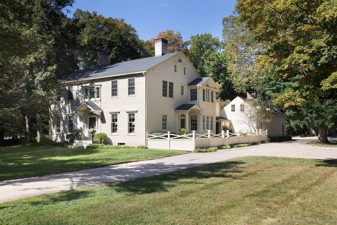 This 18th century American Georgian stands as one of Lakeville's finest historic properties, gracing over 5 pristine acres alongside Burton Brook.