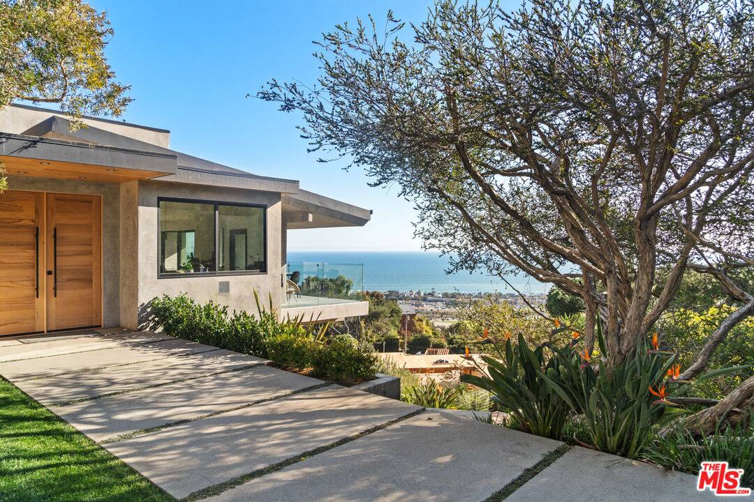 23812   Malibu Crest DR 4BR Malibu La