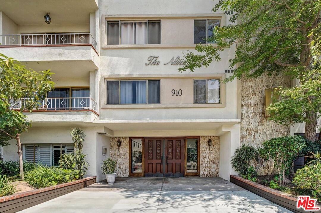 910  S Holt Ave 2BR Beverlywood La