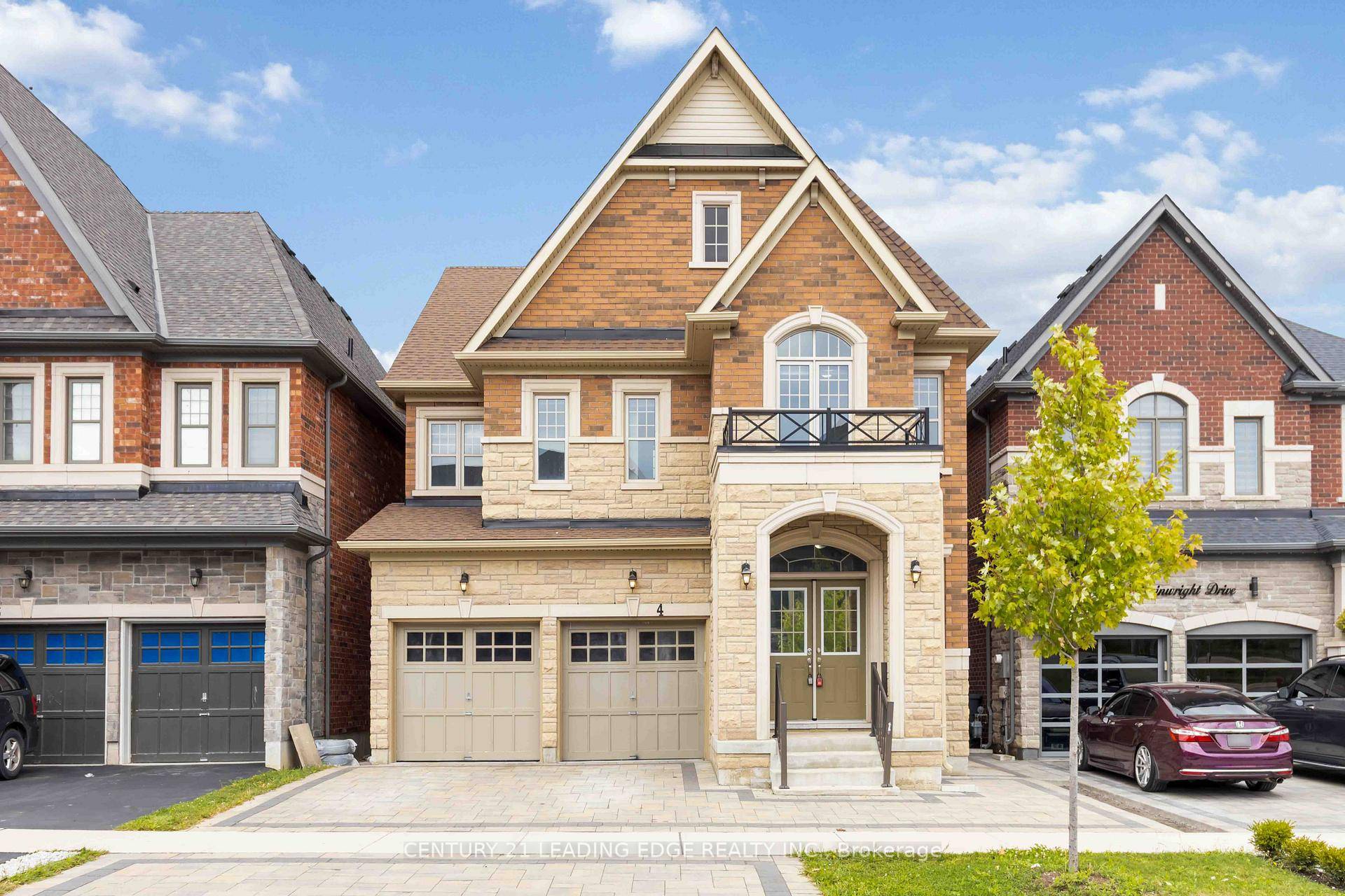 Welcome to this meticulously maintained 4 bedroom, 4 bathroom home in Bramptons desirable Northwest community.