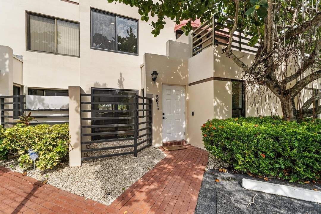 Beautifully remodeled 3 bedroom, 3 bath townhome located directly across from the beach and steps from Palmetto Park Rd's shops and restaurants.